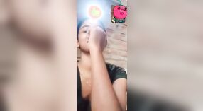Nacktvideo des indischen College-Teenagers für die Aufmerksamkeit des Liebhabers 0 min 0 s