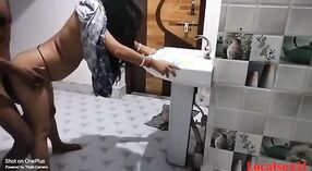 Женатый партнер трахает жену в столовой (Аутентичное видео) 2 минута 50 сек