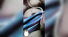 देसी लड़की के एकल वीडियो: उसे दिखाने के बंद उसके स्तन और बिल्ली पर कुलपति भाग 3 2 मिन 00 एसईसी