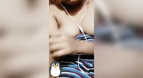 देसी लड़की के एकल वीडियो: उसे दिखाने के बंद उसके स्तन और बिल्ली पर कुलपति भाग 3 0 मिन 30 एसईसी