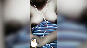 देसी लड़की के एकल वीडियो: उसे दिखाने के बंद उसके स्तन और बिल्ली पर कुलपति भाग 3 0 मिन 40 एसईसी