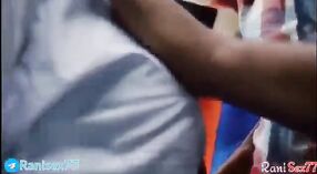Indiano teen prende lei micio pestate da un pervertito su un pubblico bus 2 min 20 sec