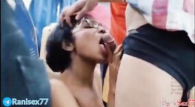 Indisches Teen bekommt Ihre Muschi von einem Perversen in einem öffentlichen Bus geschlagen 12 min 20 s