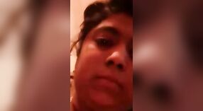 Ontevreden Bangladeshi Bhabi Vingert Zichzelf 5 min 50 sec