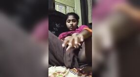 印度女孩指着她的猫时大声mo吟 3 敏 40 sec