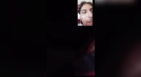 Desi vrouw ' s vreemdgaan boob show krijgt viral in deze heet video 12 min 50 sec