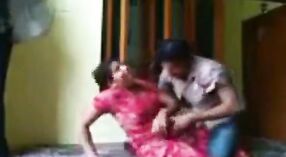 Индийская тетушка Кулвант Каур в красных шароварах трахает себя 9 минут 0 минута 0 сек