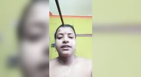Desi Boudi 's masturbatie sessie met nieuwe video' s 1 min 20 sec