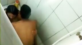 Desi indígena pornô vídeo features uma jovem irmã obtendo martelou em a banheiro 0 minuto 0 SEC