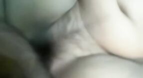 Séance de sexe torride de Desi bhabhi avec son amant 2 minute 00 sec