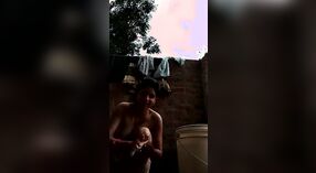 Desi chica se golpean por Nangi Nahati en caliente video porno 1 mín. 20 sec