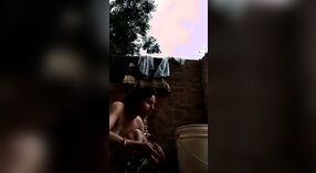 Desi chica se golpean por Nangi Nahati en caliente video porno 1 mín. 10 sec