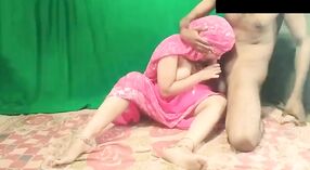 Indian blue films présente Tante Dehati dans une vidéo porno torride 2 minute 00 sec