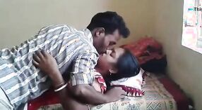 Passeio selvagem de Desi bhabhi na esteira de Paromita 0 minuto 0 SEC