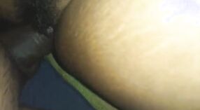 Desi Bhabhi ' s zmysłowy Chut i tyłek w HD 2 / min 00 sec