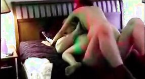 Vagina Desi bhabhi ditumbuk dalam video panas ini 5 min 00 sec