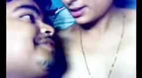 বড় boobs সঙ্গে ইউরোপীয় খোকামনি কলকাতায় নেমে আসে এবং নোংরা 3 মিন 40 সেকেন্ড