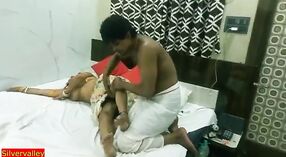 Desi Bhabhi ' s sensuele ontmoeting in Hardcore Video 4 min 20 sec