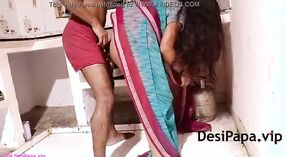 El viaje sensual de Desi bhabhi en este video humeante 3 mín. 50 sec