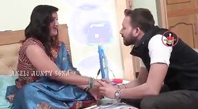 Video sensual dan beruap bhabhi India 2 min 40 sec