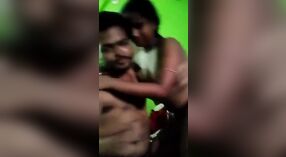 Desi Babe与爱人的感性MMS会议 0 敏 0 sec