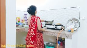 Desi Aunty ' s groot buit Gets Pounded in de keuken 7 min 50 sec