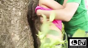 Video humeante de Desi couple con grandes tetas y acción caliente 4 mín. 20 sec