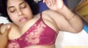 Desi Tante Große Brüste in HD-Video 1 min 50 s