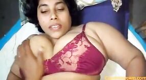 Desi Tante Große Brüste in HD-Video 3 min 20 s