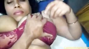 Desi Zia grandi tette in video HD 3 min 50 sec