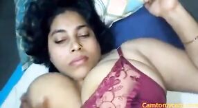 Desi Tante Große Brüste in HD-Video 6 min 20 s