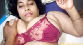 Desi Tante Große Brüste in HD-Video 0 min 0 s