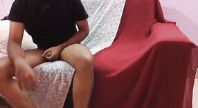 Desi pokojówka dostaje niegrzeczny w to gorący indyjski porno wideo 9 / min 40 sec
