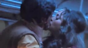 Красотки Дези в действии: секс-видео Мэйн Чудвати и Хуэй Бходжпури в автобусе 1 минута 40 сек