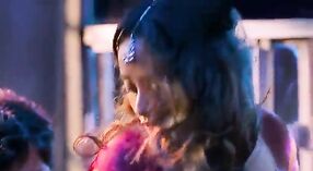Красотки Дези в действии: секс-видео Мэйн Чудвати и Хуэй Бходжпури в автобусе 3 минута 00 сек