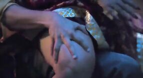 Красотки Дези в действии: секс-видео Мэйн Чудвати и Хуэй Бходжпури в автобусе 3 минута 10 сек