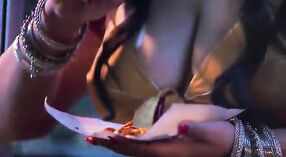 Desi Babes en action: Maine Chudwati et la vidéo de sexe dans le bus de Hui Bhojpuri 0 minute 0 sec