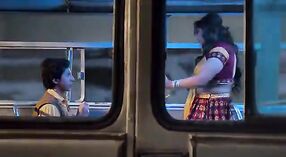 Красотки Дези в действии: секс-видео Мэйн Чудвати и Хуэй Бходжпури в автобусе 0 минута 50 сек