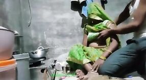 Chudai humeante de Desi bhabhi en video caliente 0 mín. 0 sec