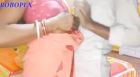 Desi bhabhi meregangkan vaginanya dalam video panas ini 0 min 0 sec