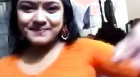 Desi bhabhi disfruta de una sesión de webcam humeante 3 mín. 40 sec