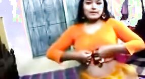 Desi bhabhi cieszy ekscytujący kamera sesji 4 / min 40 sec