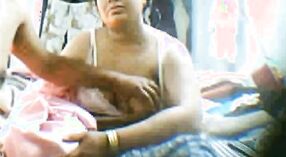 Desi aunty's big boobs bounce in hot dabwah rakhi video 1 min 20 sec