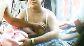 Desi aunty's big boobs bounce in hot dabwah rakhi video 1 min 30 sec