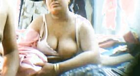 Desi aunty's big boobs bounce in hot dabwah rakhi video 2 min 10 sec