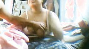 Las grandes tetas de Desi aunty rebotan en un video caliente de dabwah rakhi 3 mín. 00 sec