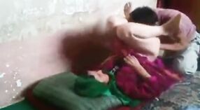 Ragazza musulmana ottiene cattivo con il suo fidanzato in questo nuovo desi video porno 1 min 00 sec