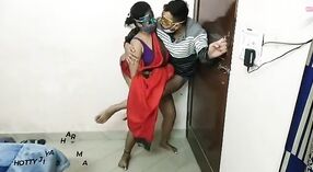 Desi bhabhi geniet van een stomend trio in deze video 2 min 00 sec