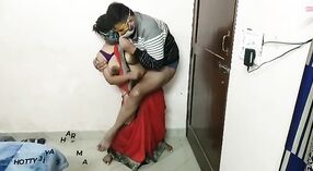 Desi bhabhi menikmati threesome beruap dalam video ini 5 min 20 sec