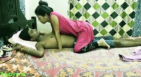 Aventura de sexo caliente de la esposa Desi en video 2 mín. 40 sec